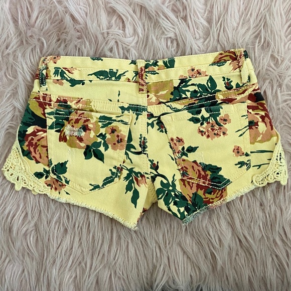 New Shorts - Picture 2 of 2